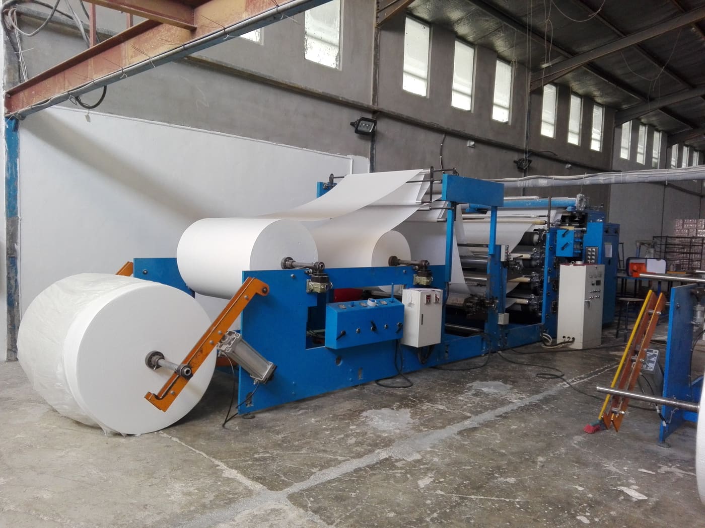 Paper roll on a pulp and paper mill machine